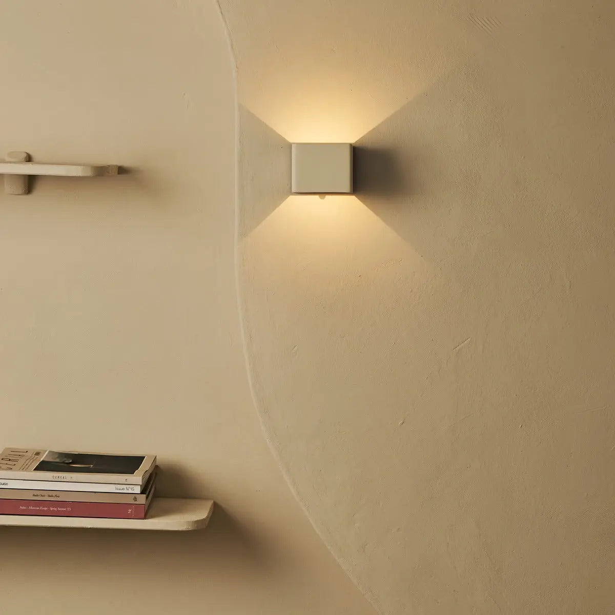 Tess Vanilla Rechargeable Wall Lamp | Motion sensor, 20 Light Modes & Remote Control