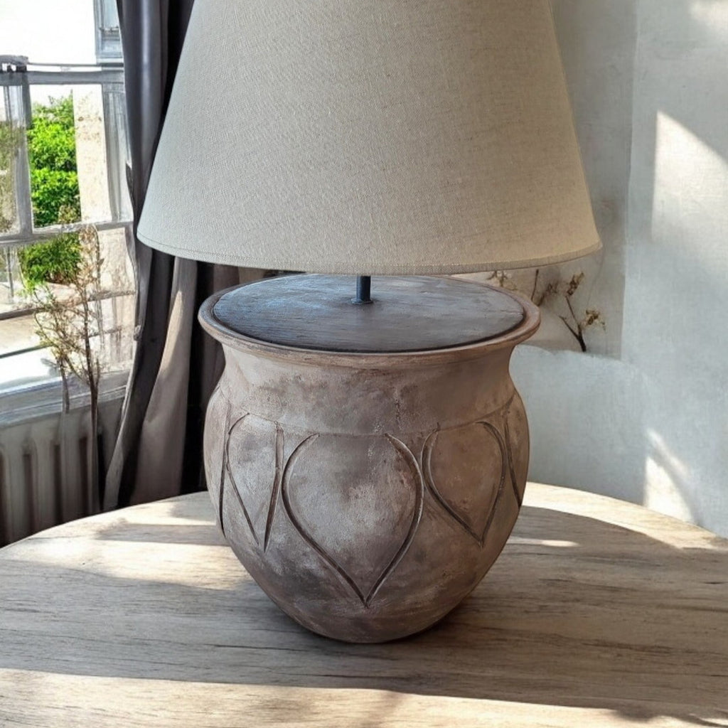 CureMe – Rustikale Keramik-Tischlampe